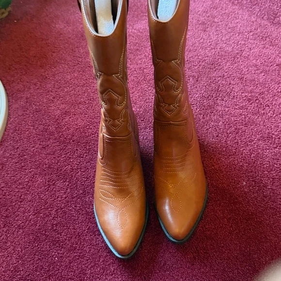 Women's Tan Western Boots - Picture 2 of 4